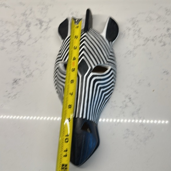 Design Toscano Tribal-Style Zebra carved wooden Mask Plaque 13.5 X 5.5 - Picture 3 of 7